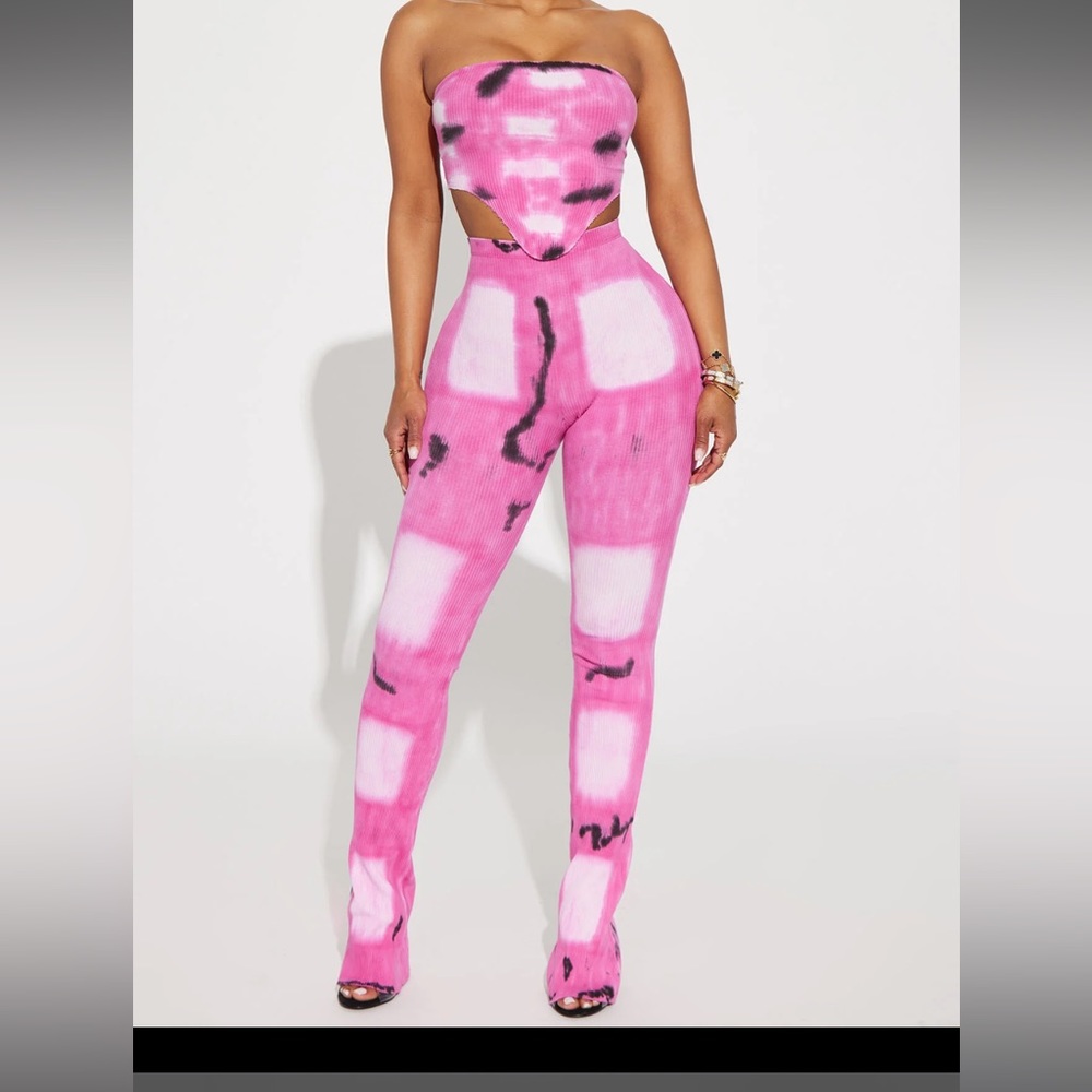 Cropped outfit it’s very stretchy